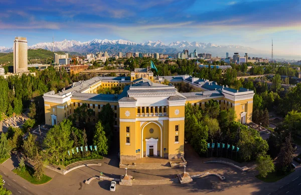 Almaty şehir manzarası, Kazakistan.
