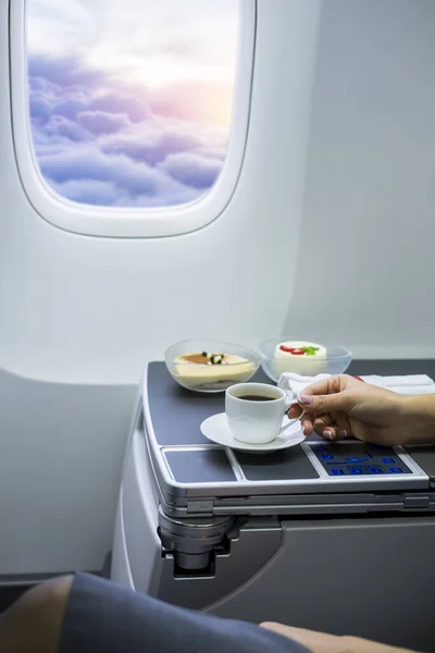 Coupe Café Frais Sur Table Intérieur Avion — Photo