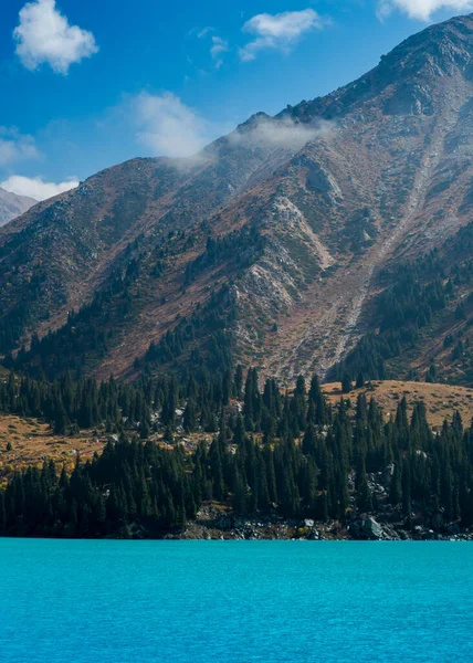 Bela Paisagem Com Montanhas Lago Cazaquistão — Fotografia de Stock