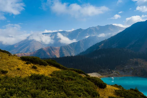 Bela Paisagem Com Montanhas Lago Cazaquistão — Fotografia de Stock