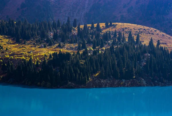 Bela Paisagem Com Montanhas Lago Cazaquistão — Fotografia de Stock