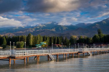 Kırgızistan 'daki Issyk-Kul Gölü