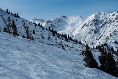 Karla kaplı güzel dağlar
