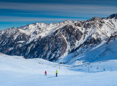 Kazakistan, Almatı 'daki Shymbulak Dağı SKI tatil beldesi