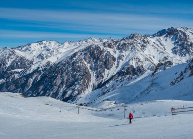 Kazakistan, Almatı 'daki Shymbulak Dağı SKI tatil beldesi