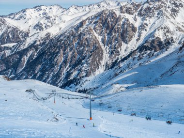 Kazakistan, Almatı 'daki Shymbulak Dağı SKI tatil beldesi