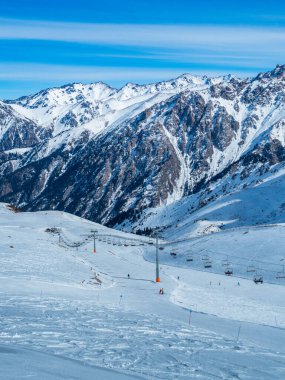 Kazakistan, Almatı 'daki Shymbulak Dağı SKI tatil beldesi