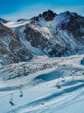 Kazakistan, Almatı 'daki Shymbulak Dağı SKI tatil beldesi