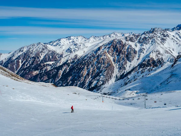 Kazakistan, Almatı 'daki Shymbulak Dağı SKI tatil beldesi