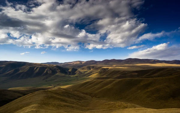 哈萨克斯坦的威严的天山 靠近阿拉木图 — 图库照片