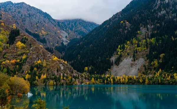 Озеро Блакитний Іссик Золота Осінь Горах Алмати — стокове фото