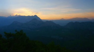 Dağlara Kunektepe Teleferik Antalya'da görünümü noktasından'nde günbatımı görüntülemek