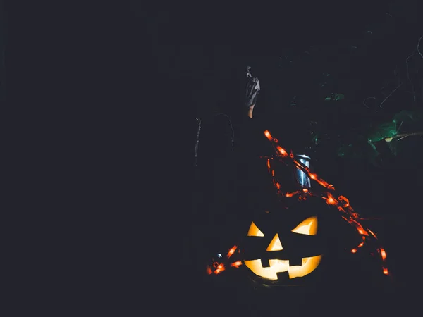 Bruja malvada irritante en escena de horror de Halloween — Foto de Stock
