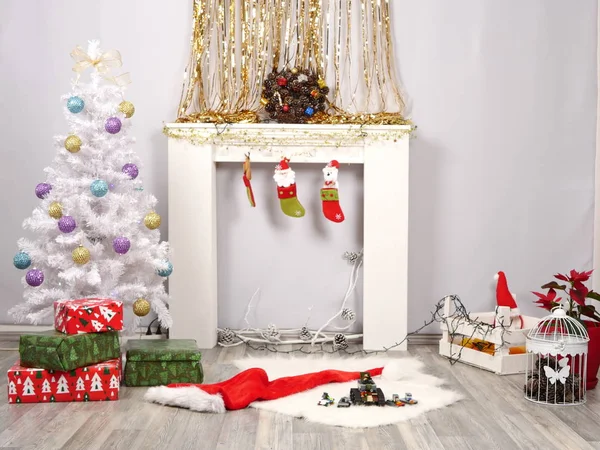 Hermosa habitación decorada Holdiay con árbol de Navidad —  Fotos de Stock