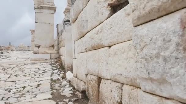 Torbögen in archäologischer Stätte von Sagalassos in der Türkei, — Stockvideo