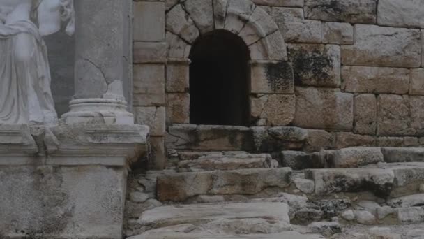 Dark entrance in Antonine fountain in Sagalassos ancient, Turkey — Stock Video