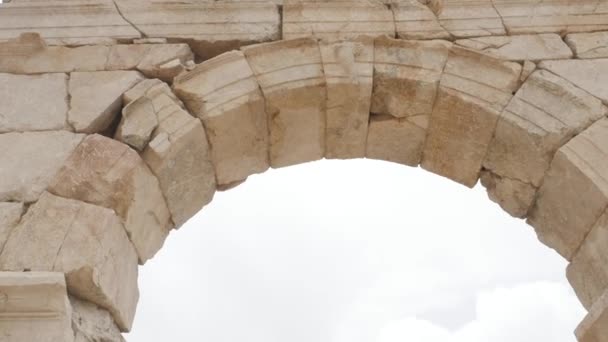 Πύλης τόξα στον αρχαιολογικό χώρο της Σαγαλασσός στην Τουρκία, — Αρχείο Βίντεο