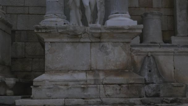 Скульптура Диониса в фонтане Антонина в древнем Сагалассосе, Турция — стоковое видео