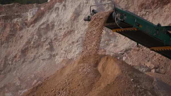 Crushed stones transportation by conveyor belt — Stock Photo, Image