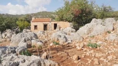 Eski Kalıntılar üzerinde inşa edilmiş tarihi ev görünümü