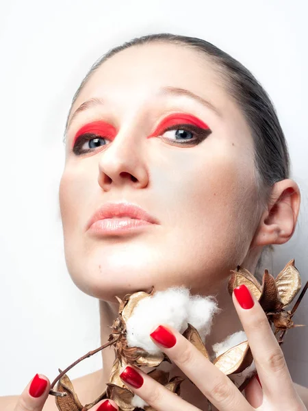 Girl with bright pink makeup and red lips holding natural cotton flower cotton — Stock Photo, Image