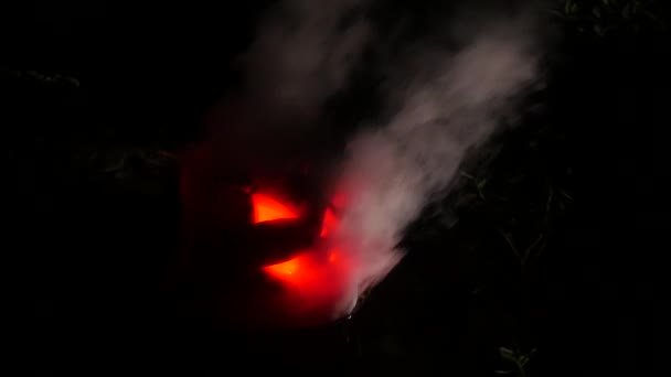 Vermelho olho abanando em Halloween cena de terror — Vídeo de Stock