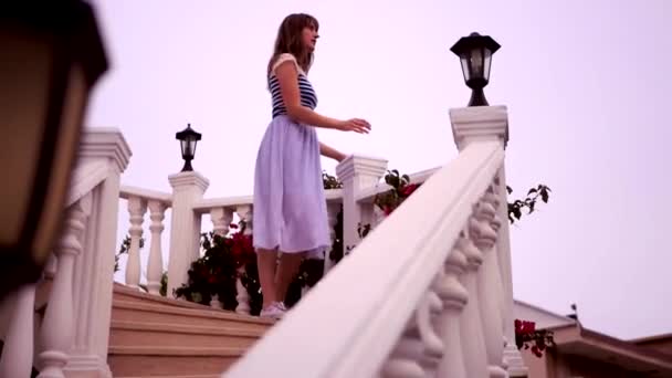 Young woman running down the stairs — Stock Video