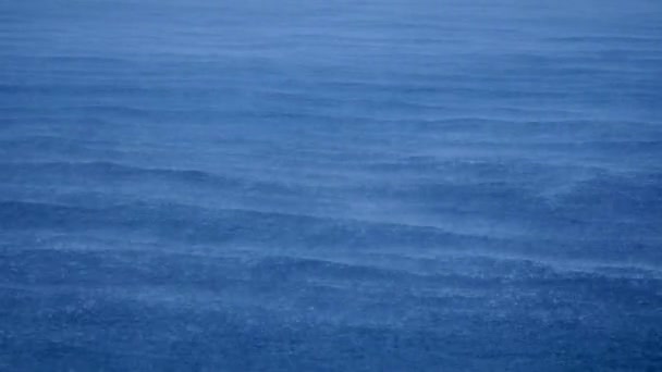 Chuvoso e nebuloso tempo no mar — Vídeo de Stock