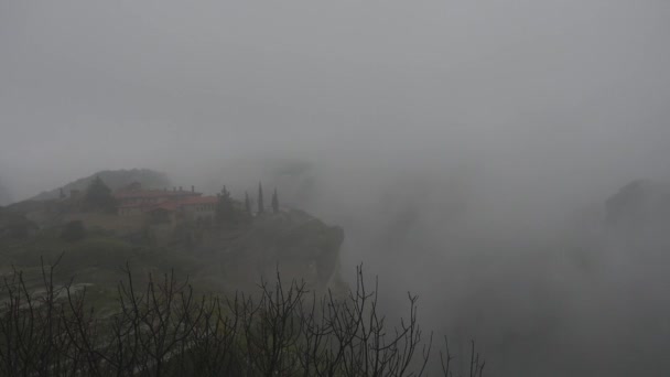 Holy Trinity Manastırı'nın panoramik manzarası, Meteora — Stok video