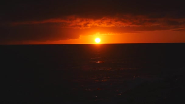 Hermoso atardecer en el mar — Vídeo de stock