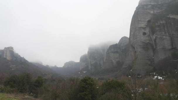 Panoramiczny widok na klasztor Roussanou, Meteory — Wideo stockowe