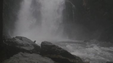 Kış watefall dramatik görünümü