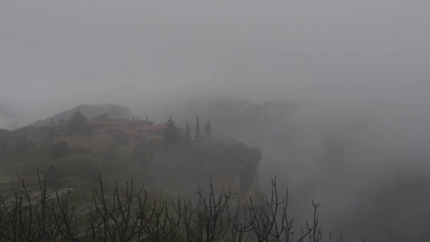 Holy Trinity Manastırı'nın panoramik manzarası, Meteora — Stok video