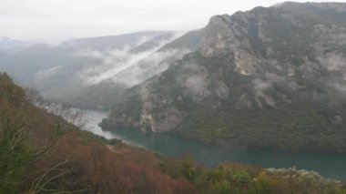 Yunanistan'da Veria yakınlarındaki Güzel Aliakmonas Potamos nehri