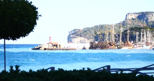 Tempestade no porto de Kemer — Vídeo de Stock