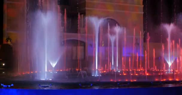 Turecko, Belek-2017 Říjen 4: krásná fontána zábavního parku země Legend — Stock video
