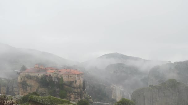 Panoramatický pohled Varlaam a Roussanou klášter, Meteora — Stock video