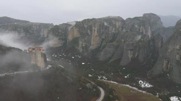 Vue panoramique du monastère de Roussanou, Météores — Video