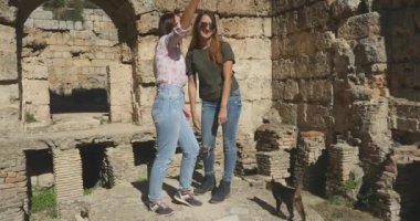 Perge Antik Kenti'nde fotoğraf çekmek, açık hava antik tarihi müzesi