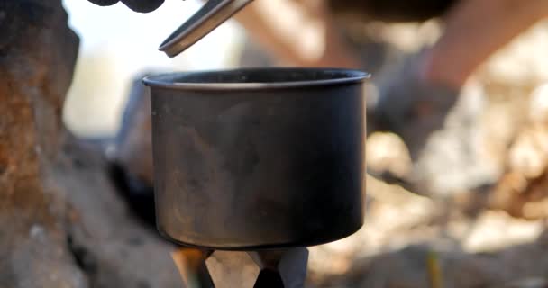 Making coffee or tea in traveling — Stock Video
