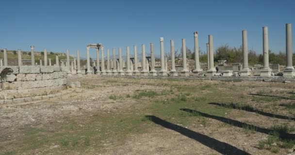 Πανοραμική θέα της αρχαίας πόλης Perge, υπαίθριο Ιστορικό Μουσείο αντίκα — Αρχείο Βίντεο