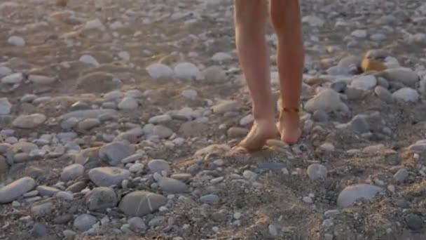 Child feet with beaded bracelet — Stock Video