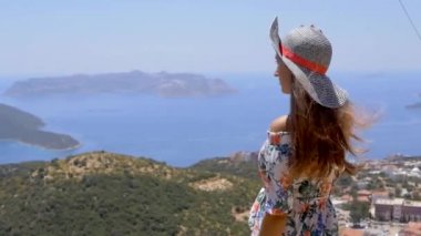 Güzel şehir manzarası zevk kadın gezgin