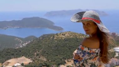 Güzel şehir manzarası zevk kadın gezgin