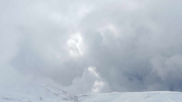 Montagne innevate - Introduzione dell'inverno — Video Stock