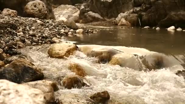 Νερού που υπάγονται σε αργή κίνηση — Αρχείο Βίντεο