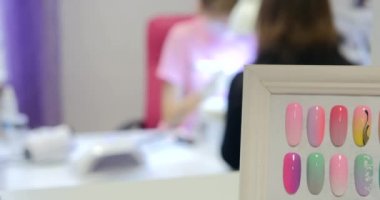 Manikür sürecinde Güzellik Salonu