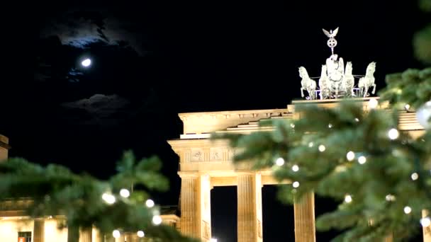 Berlin Brandenburgi kapu a téli időszakban — Stock videók