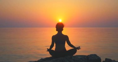 Denize yakın meditasyon