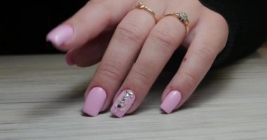 Manikürlü ellerin yakın çekim